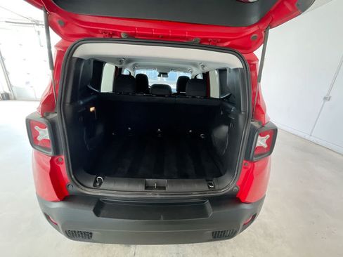 Used 2019 Jeep Renegade Latitude w/ Cold Weather Group AWD/4WD image 23