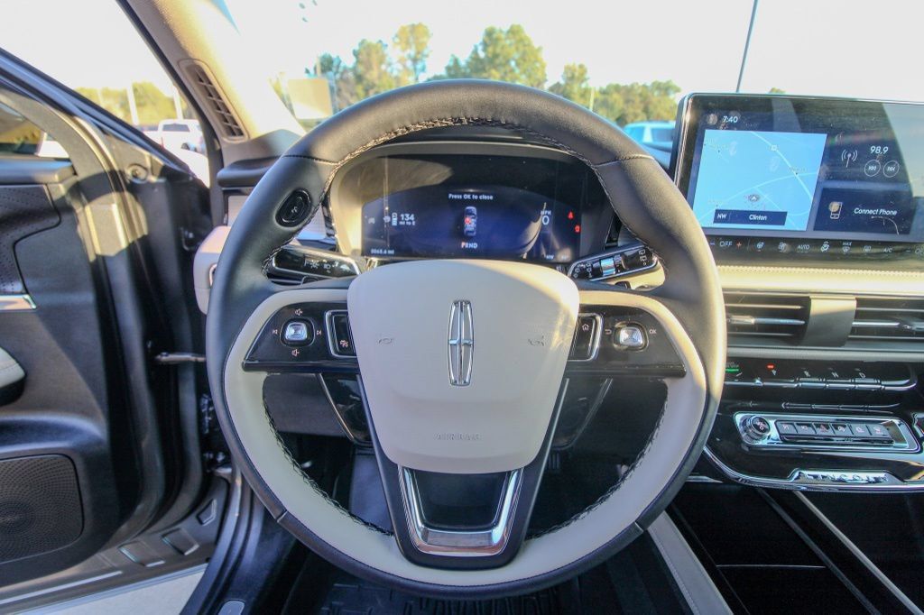 Used 2025 Lincoln Corsair AWD w/ Equipment Group 101A image 20