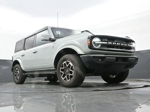 Used 2024 Ford Bronco Outer Banks AWD/4WD image 9