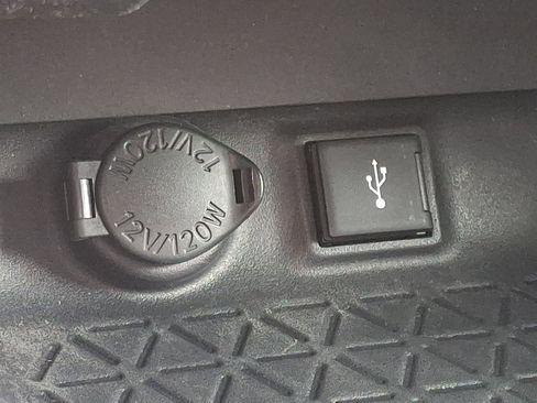 Used 2020 Toyota RAV4 LE AWD/4WD image 24
