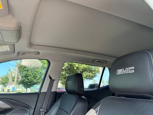 Used 2023 GMC Terrain SLT w/ Infotainment Package II FWD image 13