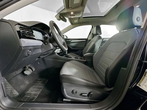 Used 2025 Volkswagen Jetta SE FWD image 13