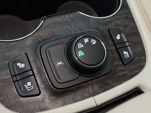 Certified 2022 GMC Acadia Denali w/ Denali Technology Package AWD/4WD image 25