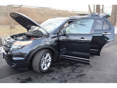 Used 2015 Ford Explorer Limited w/ Equipment Group 301A FWD image 17