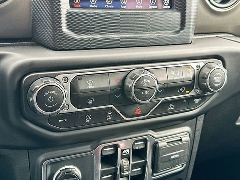 Used 2023 Jeep Wrangler Willys image 15