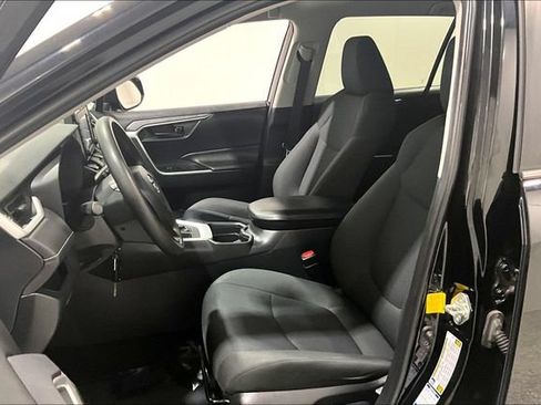 Used 2019 Toyota RAV4 LE AWD/4WD image 26