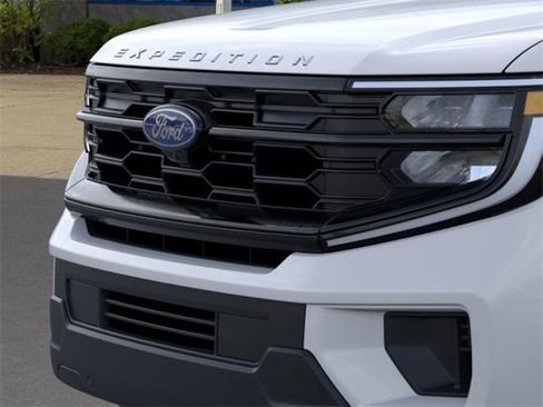 New 2025 Ford Expedition Active image 17