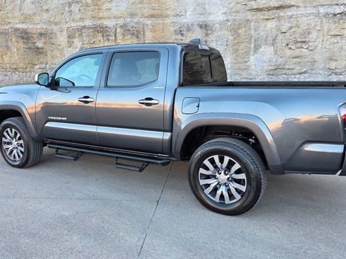 Used 2022 Toyota Tacoma Limited image 5