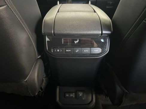 Used 2023 Toyota Highlander Limited AWD/4WD image 26