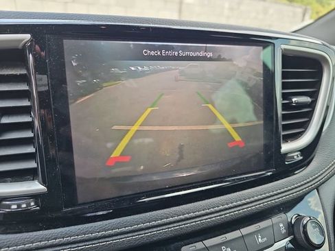 Used 2022 Chrysler Pacifica Touring-L w/ S Appearance Package FWD image 20