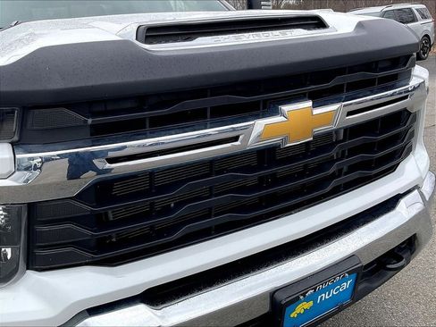 Used 2024 Chevrolet Silverado 2500 LT w/ Convenience Package image 29