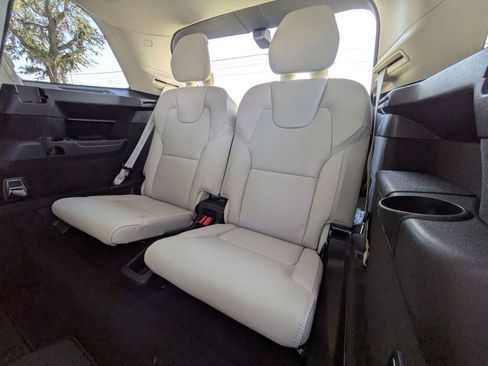 New 2026 Volvo XC90 T8 Ultra w/ Lounge Package AWD/4WD image 19