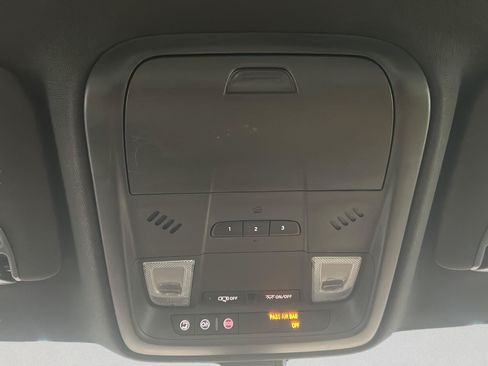 Used 2018 Cadillac XT5 FWD image 16