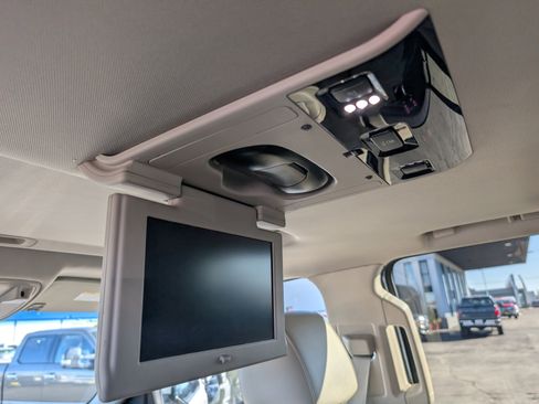 Used 2017 Cadillac Escalade Premium Luxury image 30