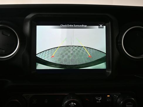 Used 2022 Jeep Wrangler Unlimited Sahara w/ Cold Weather Group AWD/4WD image 30