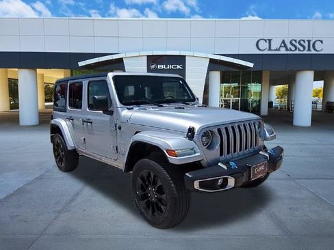 Used 2023 Jeep Wrangler Unlimited Sahara AWD/4WD image 2