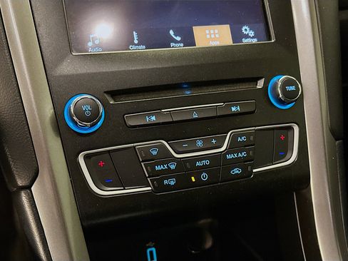 Used 2018 Ford Fusion SE image 23