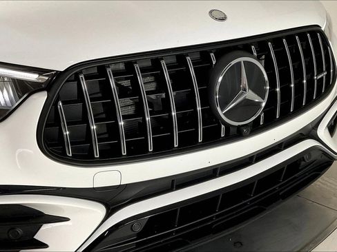 Certified 2025 Mercedes-Benz GLC 43 AMG 4MATIC image 33