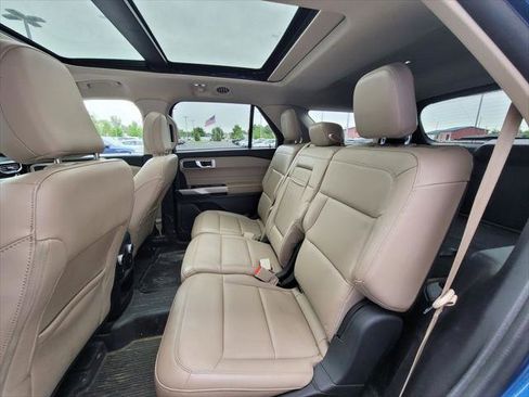 Used 2021 Ford Explorer XLT w/ Equipment Group 202A AWD/4WD image 14