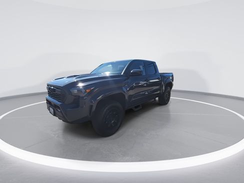 Used 2024 Toyota Tacoma TRD Sport AWD/4WD image 4