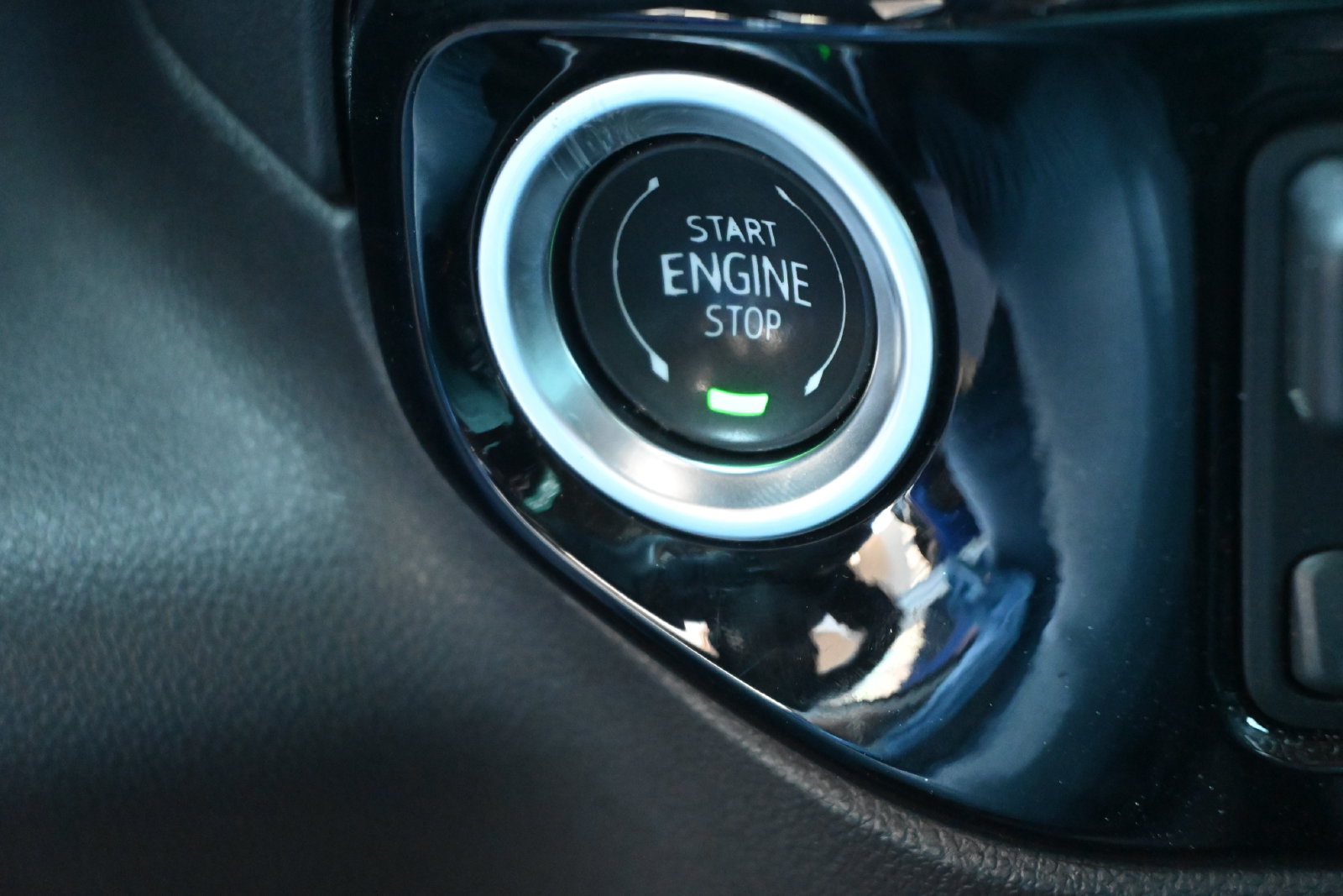 Used 2025 GMC Sierra 1500 SLT RWD image 15