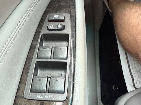 Used 2012 Lexus LS 460 w/ Comfort Pkg RWD image 22