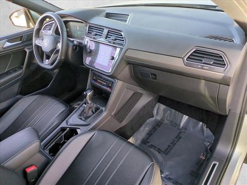 Used 2022 Volkswagen Tiguan SE R-Line image 20