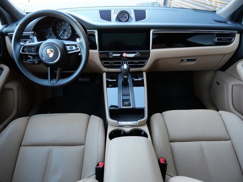 Used 2025 Porsche Macan image 8
