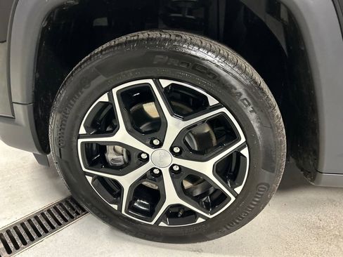 Used 2024 Jeep Compass Limited image 9