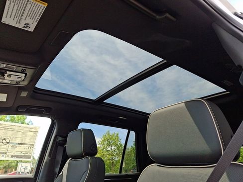 New 2026 Chevrolet Tahoe Premier w/ Sun And Tow Package AWD/4WD image 11