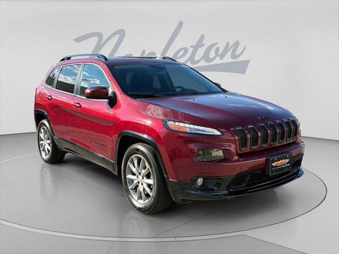 Certified 2018 Jeep Cherokee Latitude AWD/4WD image 3