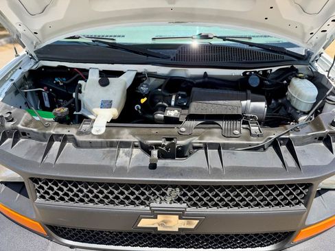 Used 2017 Chevrolet Express 2500 RWD image 15