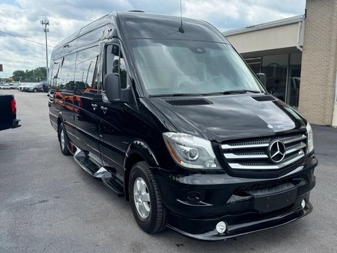 Used 2015 Mercedes-Benz Sprinter 2500 image 4