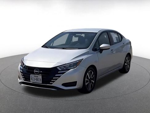 Used 2025 Nissan Versa SV image 8