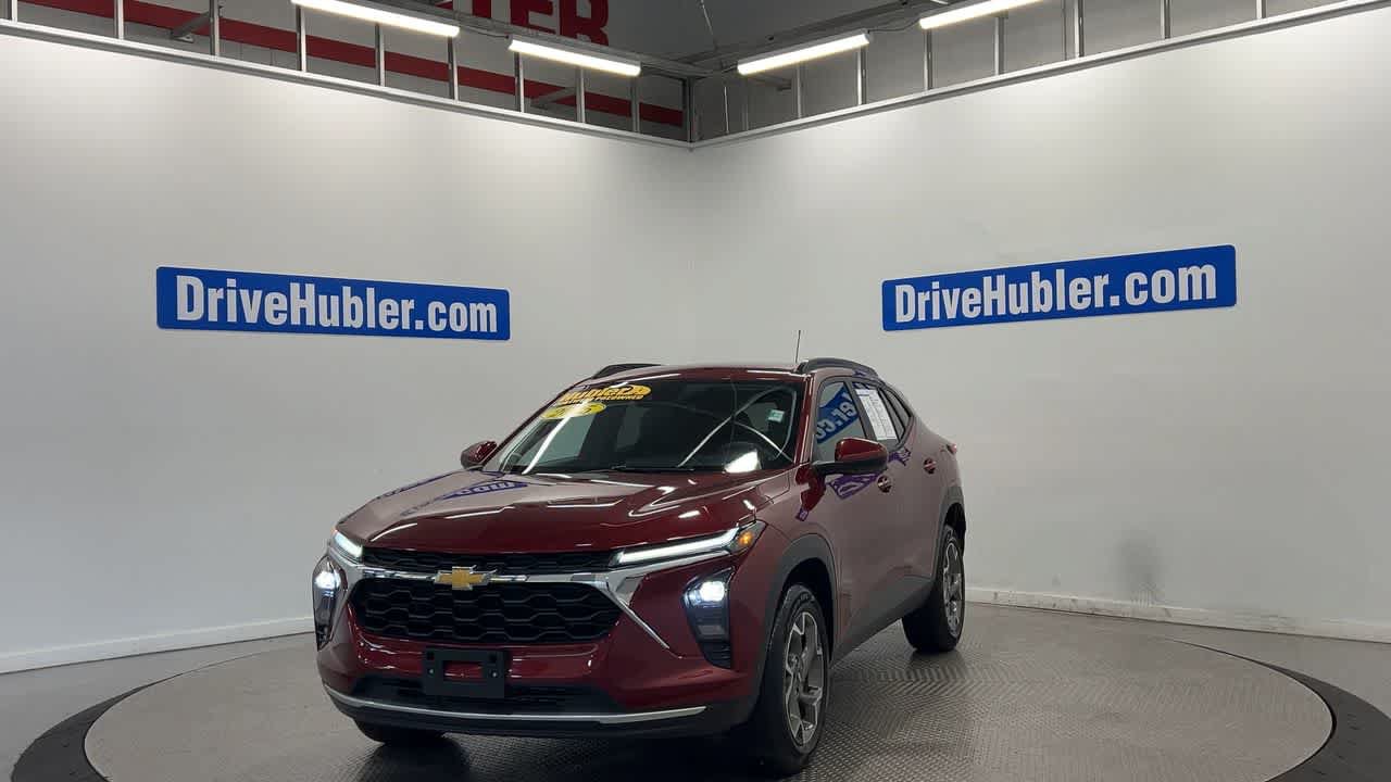 Used 2025 Chevrolet Trax LT FWD image 6