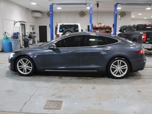 Used 2015 Tesla Model S 85D image 5