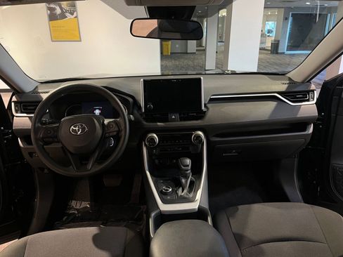 Used 2025 Toyota RAV4 LE image 33