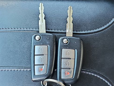 Used 2020 Nissan Rogue S image 36