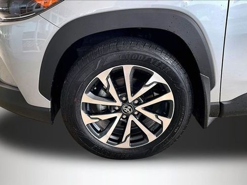 Used 2024 Toyota Corolla Cross XLE w/ Convenience Package FWD image 29
