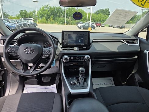 Used 2021 Toyota RAV4 LE AWD/4WD image 12