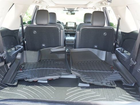 Used 2024 Nissan Pathfinder SL w/ SL Premium Package FWD image 36