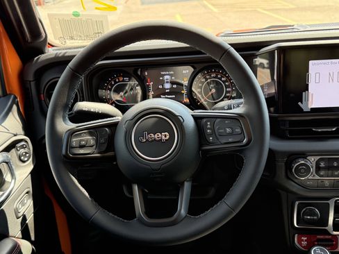New 2025 Jeep Gladiator Rubicon w/ Convenience Group image 19