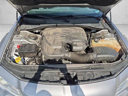 Used 2018 Chrysler 300 Limited RWD image 24