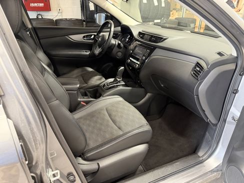 Used 2020 Nissan Rogue Sport SV w/ Technology Package image 19