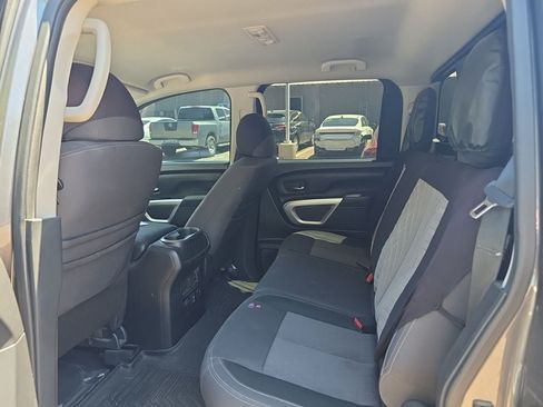 Used 2021 Nissan Titan SV w/ SV Convenience Package RWD image 6