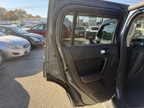 Used 2007 HUMMER H3 Base 4dr SUV 4WD w/ Chrome Appearance Package image 12