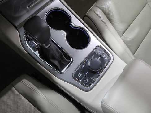 Used 2021 Jeep Grand Cherokee Overland image 18