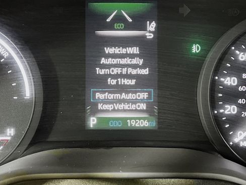 Used 2024 Toyota Sienna XLE Woodland Edition image 13