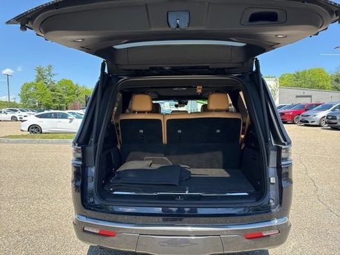 Used 2022 Jeep Grand Wagoneer Series III w/ Rear Seat Video Group 1 AWD/4WD image 9