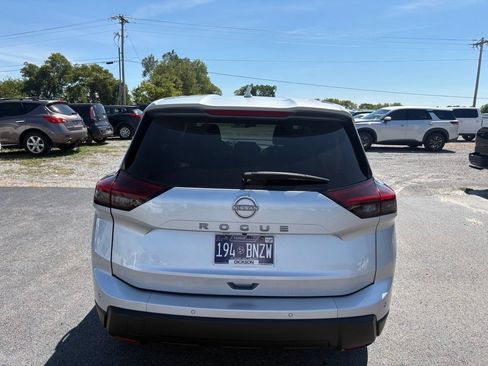 Used 2025 Nissan Rogue SV FWD image 6